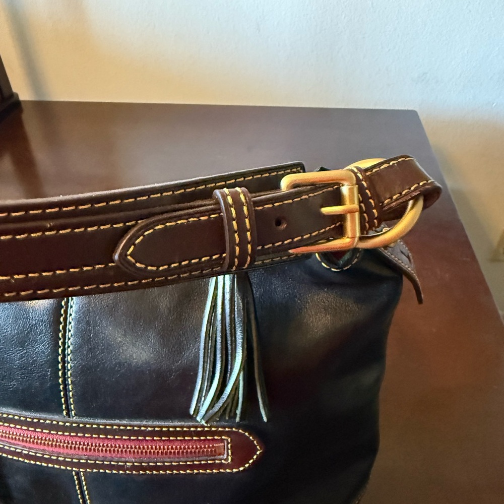 Dooney & Bourke Classic Black Shoulder Bag - Picture 9 of 15